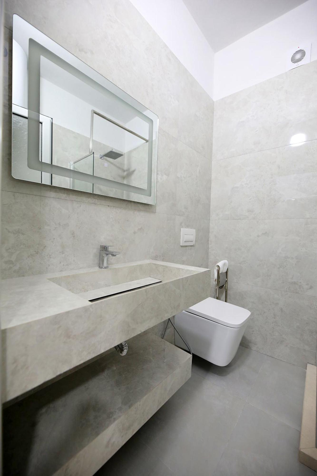 Apartment's *